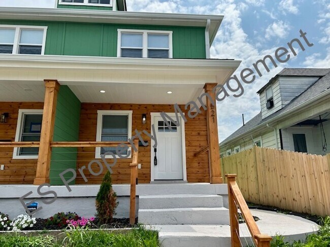 Foto del edificio - Gorgeous 3 bedroom 1.5 bath duplex near do...