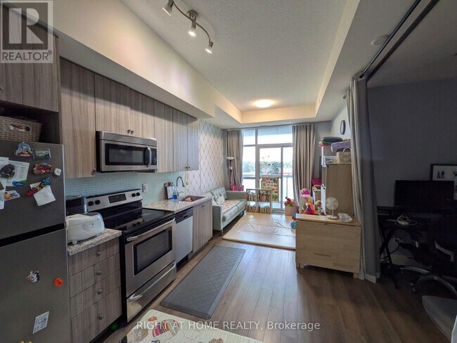 Photo du bâtiment - 8763 Bayview Ave