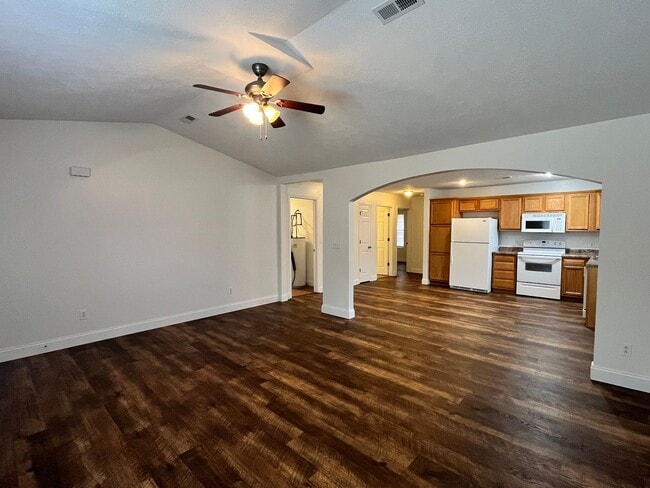 Foto del edificio - 24998 Talladega Rd