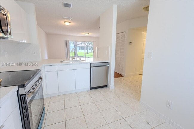Foto del edificio - 719 NW 208th Way