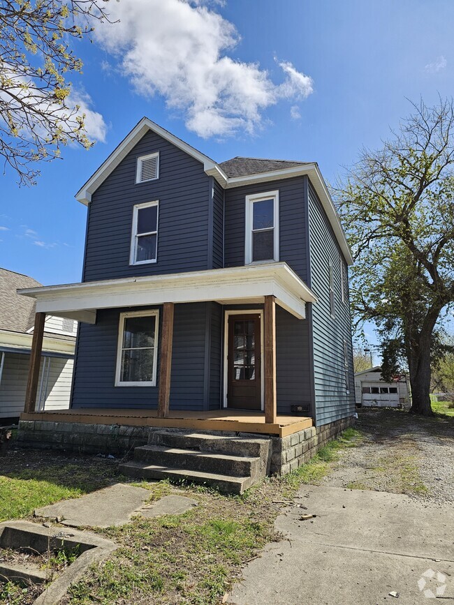 Building Photo - 1415 Maple Ave