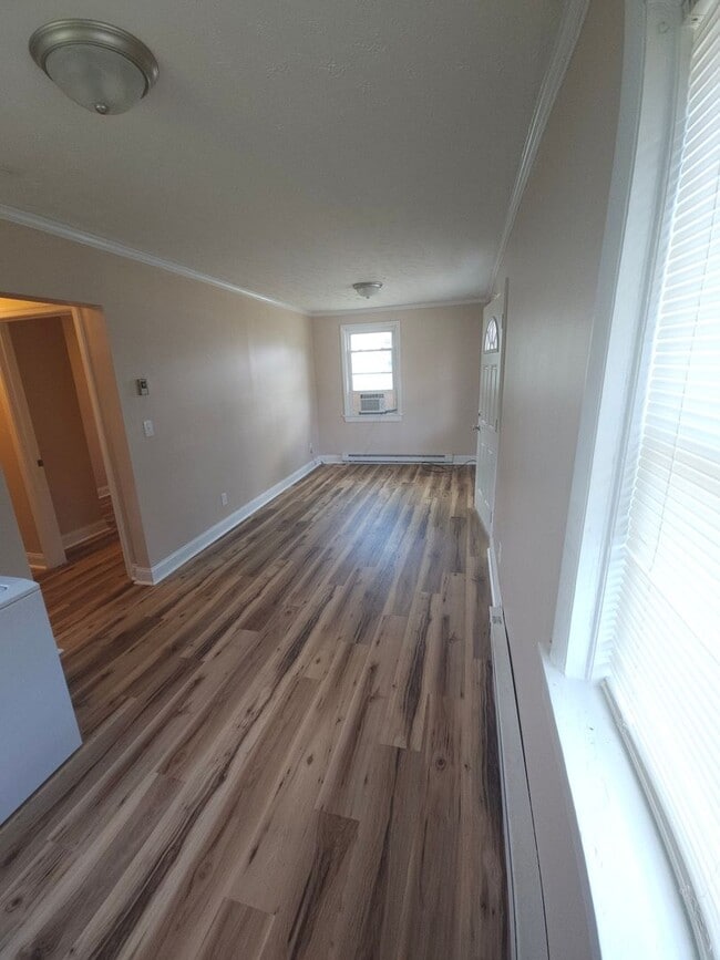 Foto del edificio - Newly Remodeled Cottage near downtown, walk to Kardinal Hall, Sticks & Health Food Store!