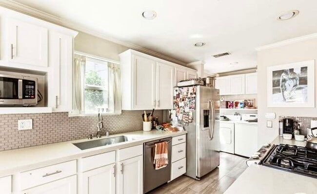 Building Photo - 5351 Packard St