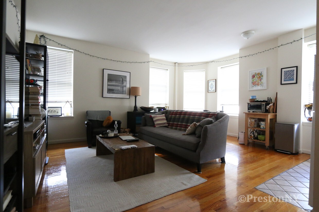 Primary Photo - 272 Bleecker St