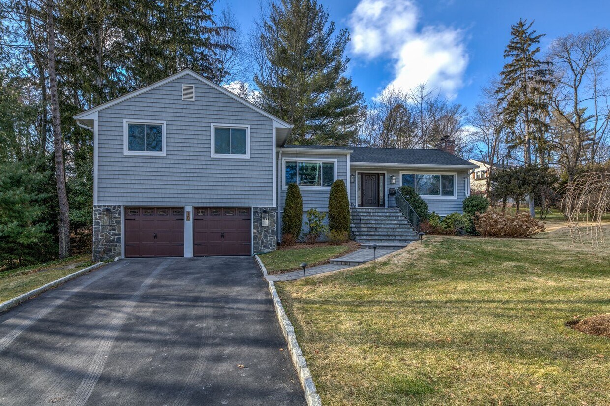 Primary Photo - Beautiful 3BD 3BA home in Rye Brook!