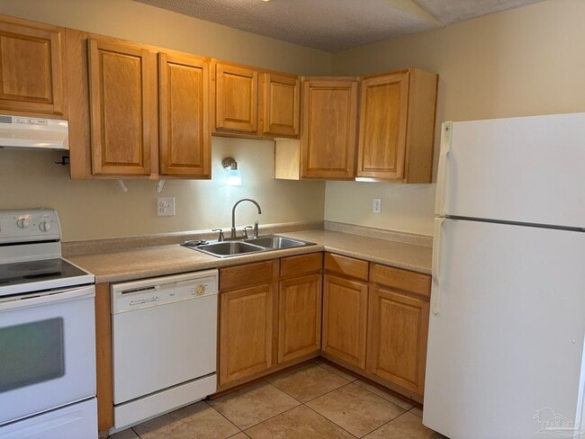 Foto del edificio - 1361 Stanford Rd