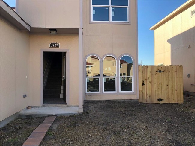 Building Photo - 8707 Beviamo St