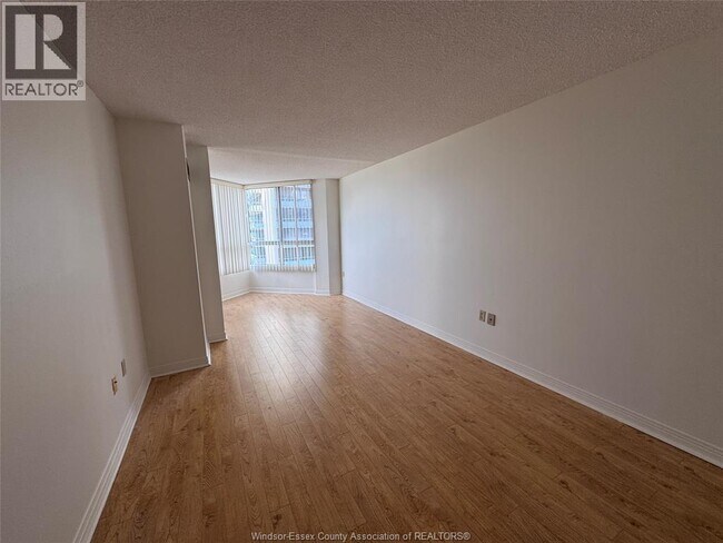 Building Photo - 75 Riverside Dr E