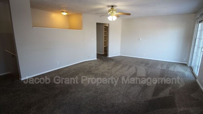 Building Photo - 2215 Gail Dr