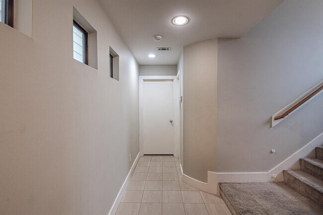 Foto del edificio - 8686 Meadowcroft Dr