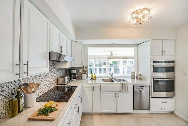 Photo - 270 SE 9th Ct House