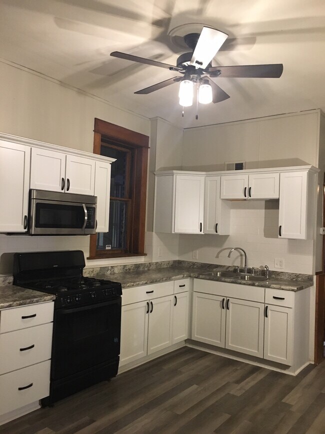 Kitchen - 3103 W Augusta Blvd