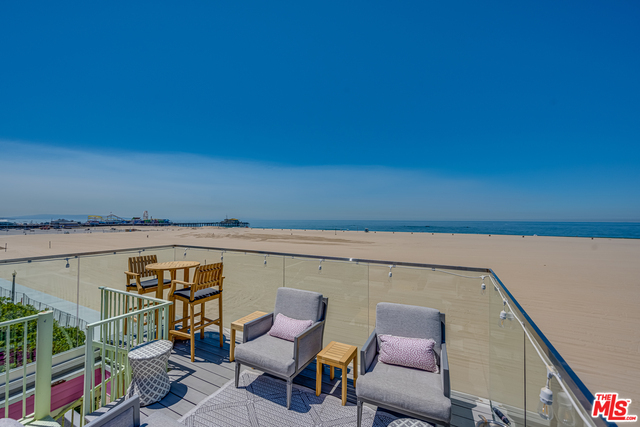 Foto del edificio - 1341 Palisades Beach Rd