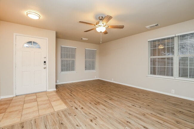 Foto del edificio - 8227 Ellerston Blvd