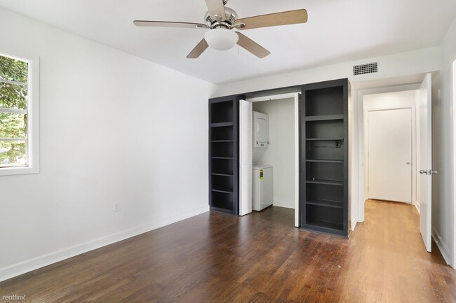 Building Photo - 1 br, 1 bath 4plex - 1021 Monroe Street D