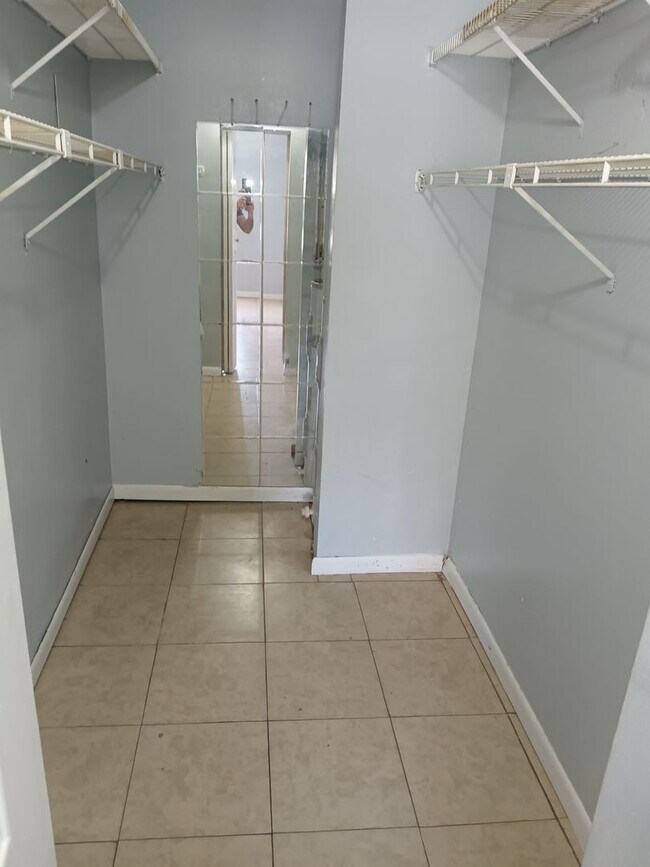 Foto del edificio - 5214 Via Hacienda Cir