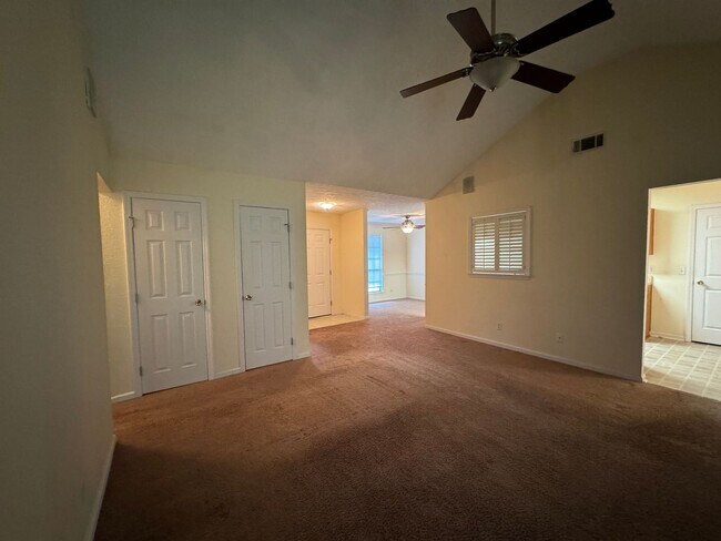 Building Photo - Brick Home 3 Bed 2 Bath! Available NOW!!