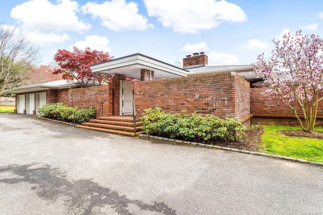 Building Photo - 461 Muttontown Eastwoods Rd