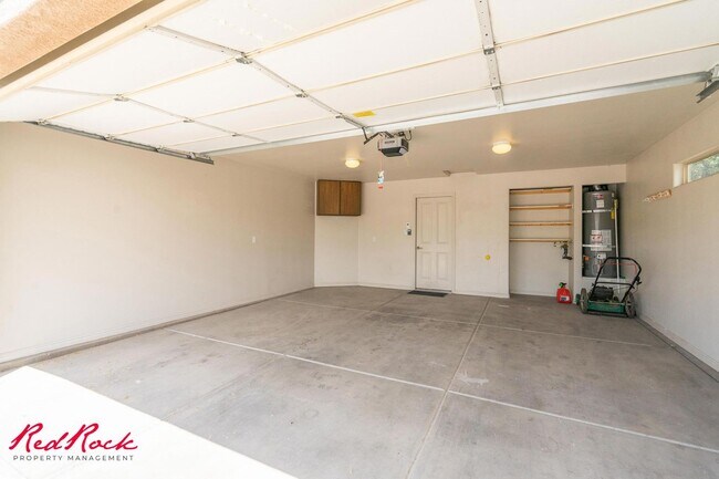 Foto del edificio - Partially Furnished 3 Bedroom Home with Co...