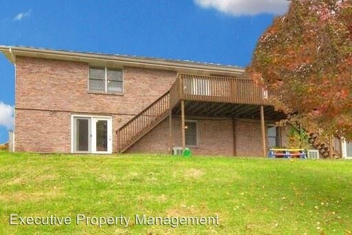 Building Photo - 3815-3815 Stonebridge Dr