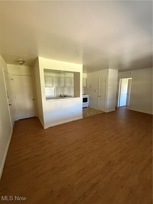 Foto del edificio - 640 Lakeside Dr