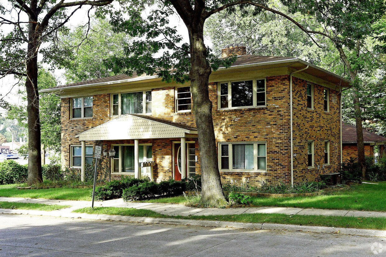 Foto principal - 1415 W Farnum Ave