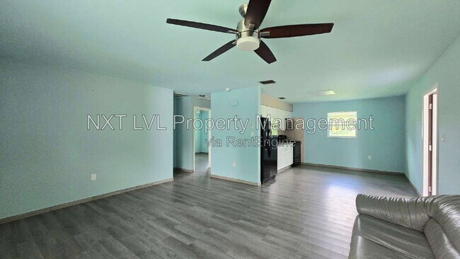 Building Photo - 2095 Eloise Cir