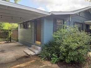 Building Photo - 410.5 8th Ave W