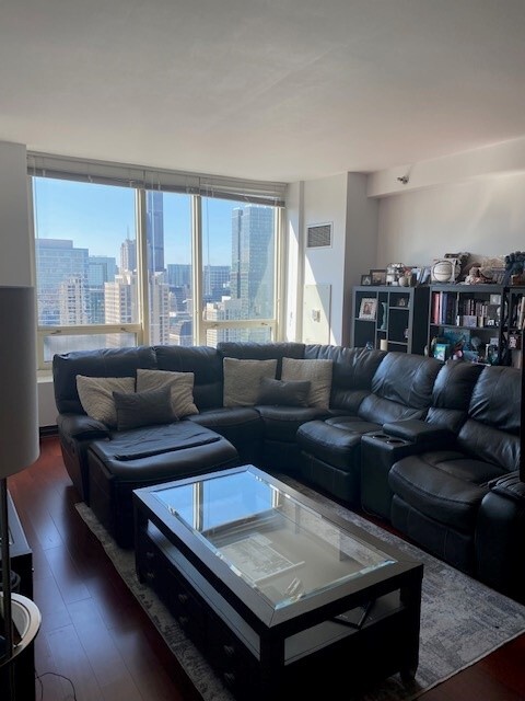 Foto principal - 33 W Ontario St