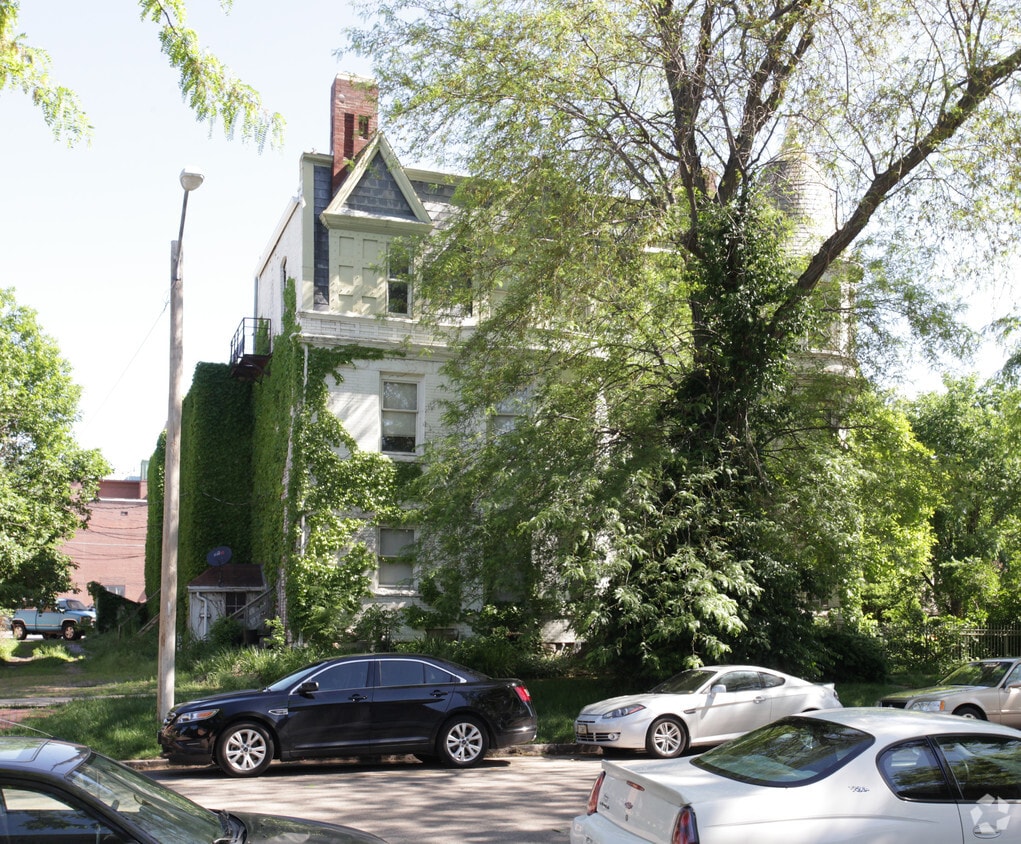 Building Photo - Barr Terrace Apartments