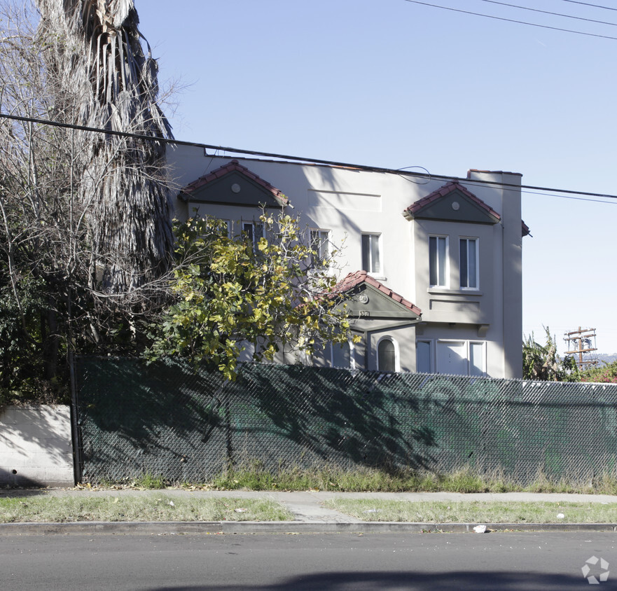 Building Photo - 137 S Virgil Ave