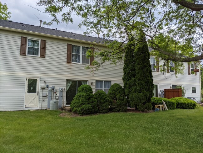 Foto del edificio - 2444 Devonshire Ct
