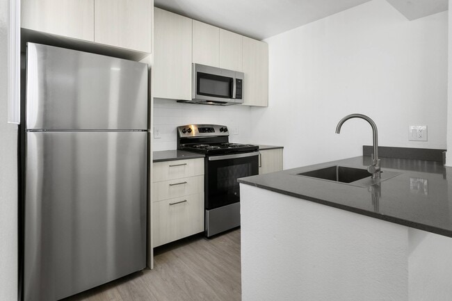 Building Photo - Villa de Cortez