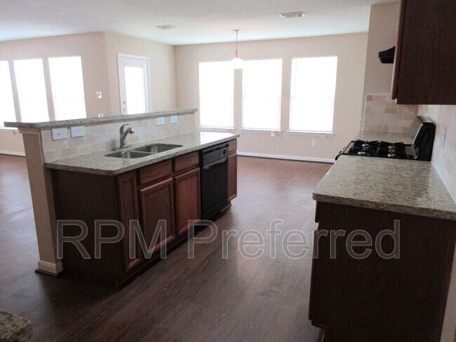 Foto del edificio - 18118 Tawnas Way Ln