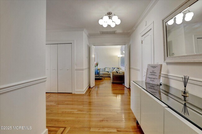 Foto del edificio - 1 Roseld Ave