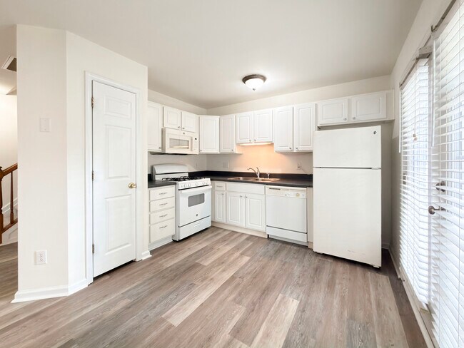Building Photo - 3021 Barrymore St