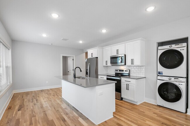 Foto del edificio - 411 11th St NW