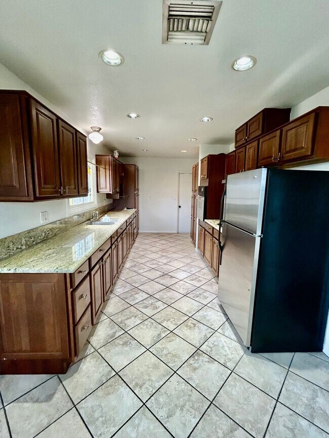 Foto del edificio - 4 Bedroom 3 bath Home In Rolando Village