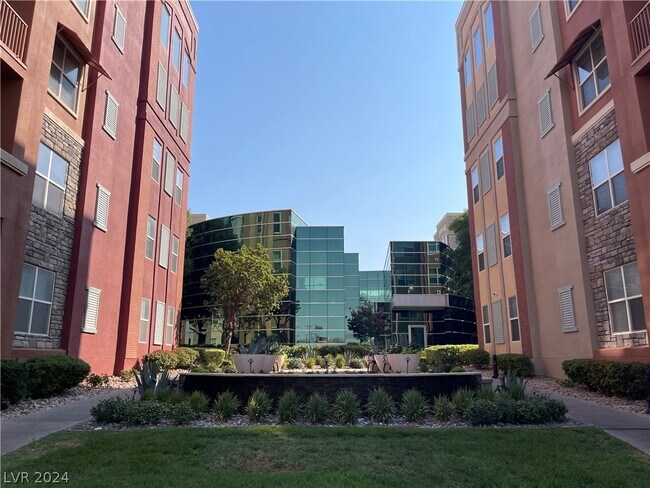 Foto del edificio - 68 E Serene Ave