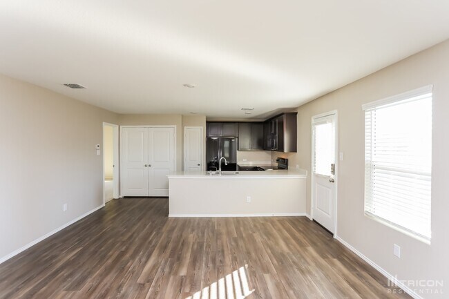 Foto del edificio - 5355 Curwood Dr