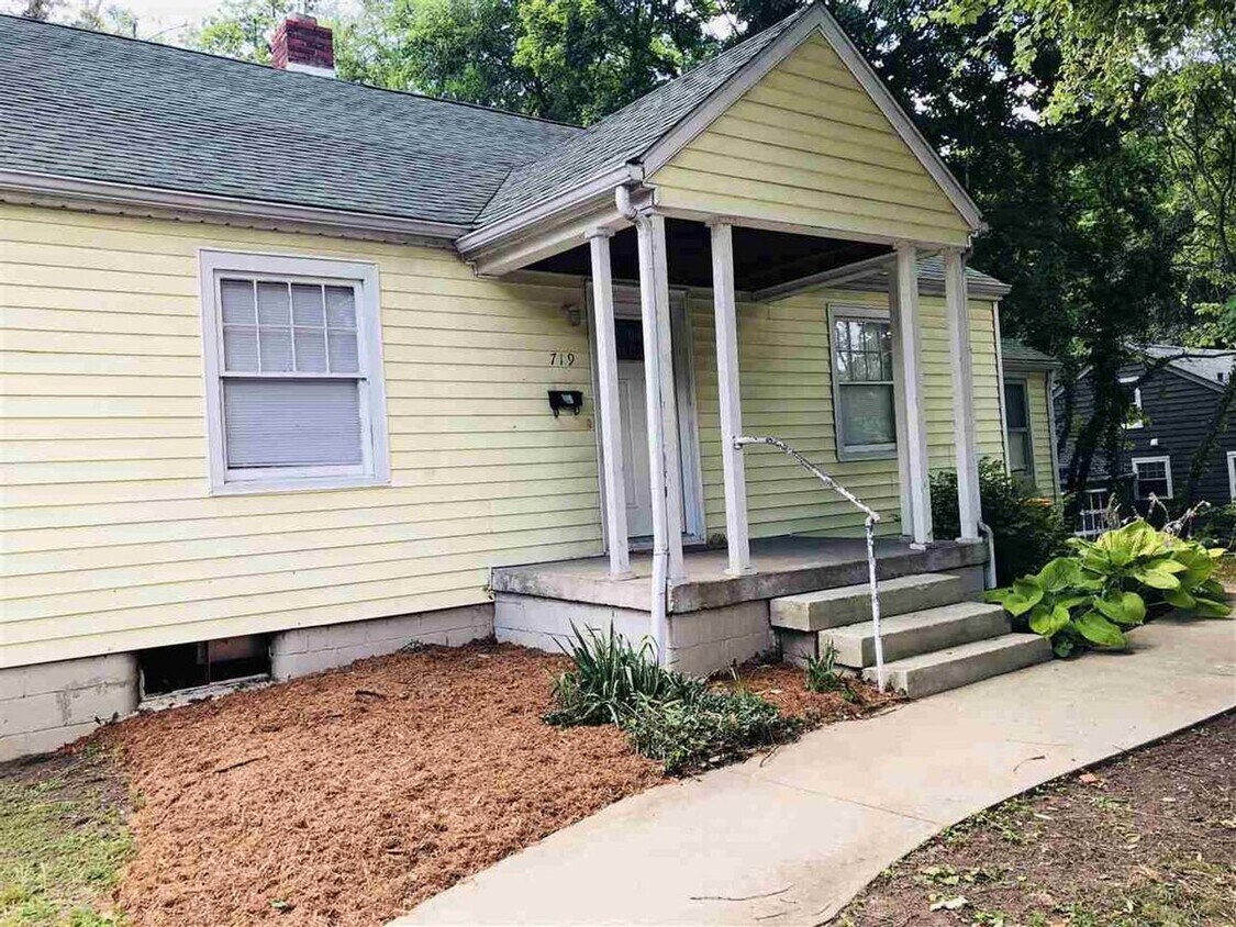 Primary Photo - Large 4 BR House Near Downtown and IU Camp...