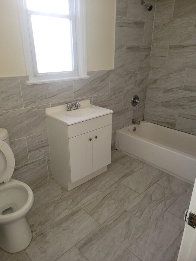 Building Photo - 19 E 40th St