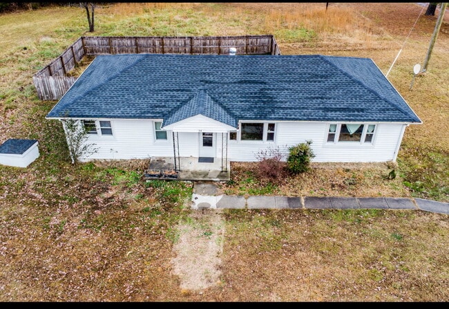 Foto del edificio - Beautiful 3 bedroom 2 bath country living ...