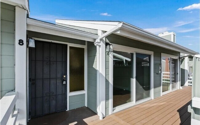 Foto del edificio - Spacious Carlsbad Condo Walking distance t...