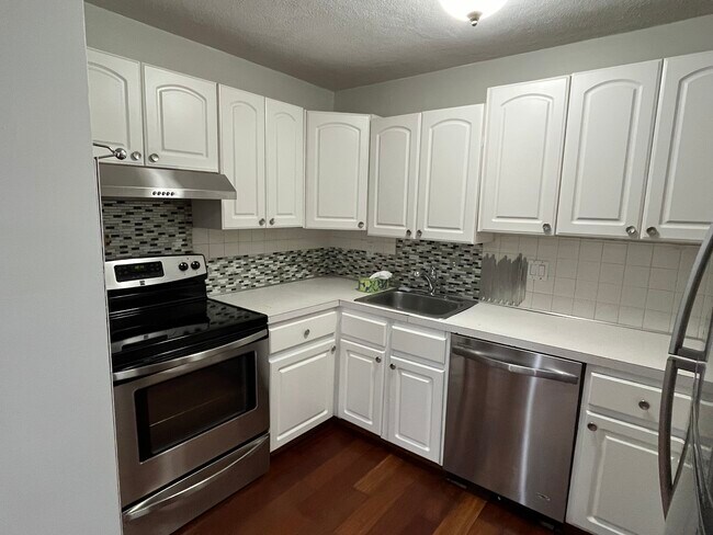 Foto del edificio - 383 Langley Rd