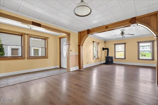 Foto del edificio - 204 Saratoga Ave