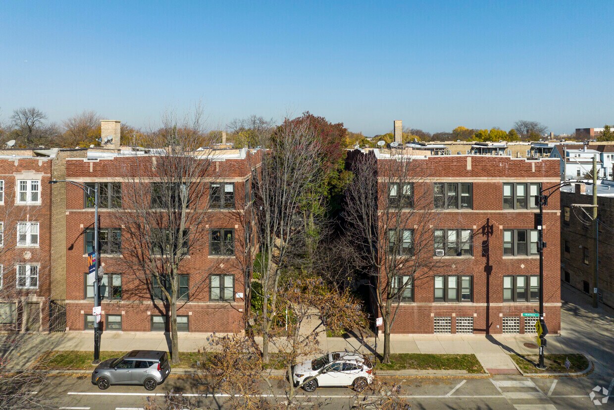Primary Photo - 2100-2110 W Montrose Ave