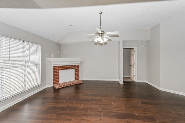 Foto del edificio - 2523 Russum Dr