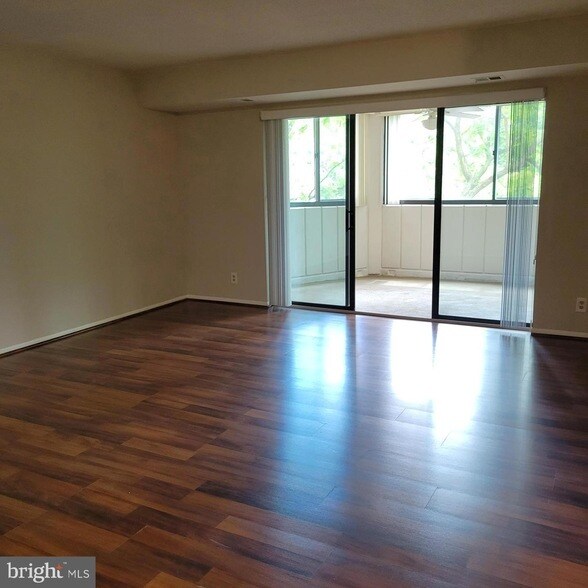 Foto del edificio - 5901 Mt Eagle Dr