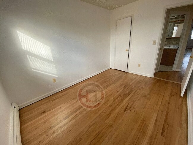 Foto del edificio - 1647 Pilgrim Ave